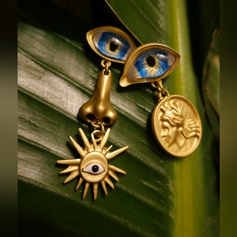 🆕️ Matte Elegant Gold Eye and Sun Dangle Earrings Schiaparelli Style Inspo NWOT